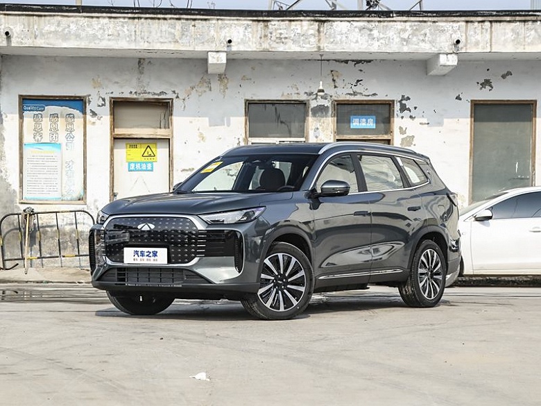 7-местный кроссовер Chery с расходом 1,3 л/100 км, запасом хода до 1200 км и 306 л.с.&nbsp; &mdash; всего 15 тыс. долларов. Стартовали предпродажи Chery Fulwin T9